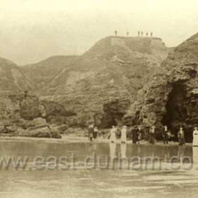 Blachall Rocks a very popular spot in the late 1900s.