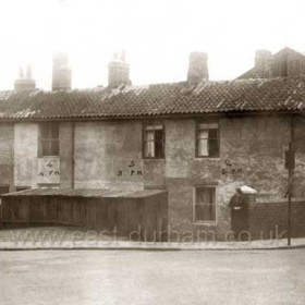 Foundry Houses photographed from Ropery Walk c 1930, Foundry behind.