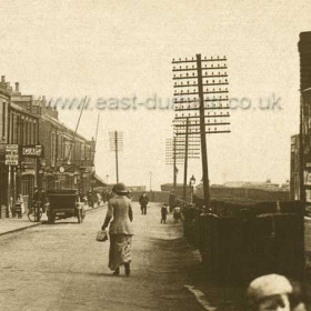 The eastern end of North Railway Street c 1910/15. The buildings beyond the car include the Forester's Arms, the Ship Inn, the Zetland Hotel and the Noah's Ark. The building at right is a railway workers shed.