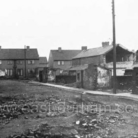 Old and new in the mid 1950s, Doctor St, taken from the northern end near the Phoenix looking south towards the top of Deneside. The new houses in the distance are Windsor Rd.