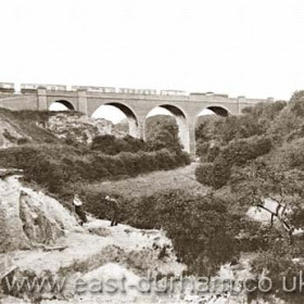 New Viaduct over the Green Drive Dene to carry the NE railway line to Hartlepool
around 1905. Note Lime Kilns in foreground.