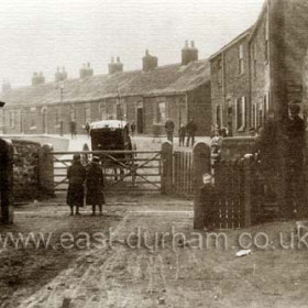 Railway crossing in Lisburn Ave. The Hansom Cab is parked over the crossing while onlookers gather to watch the photographer (who is perhaps the cab driver) take this photo. The two ladies are surely posed but what about the man on extreme right ?
Info Len Charlton.