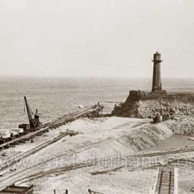 Building new North Pier 1900.