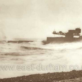 Building the North Pier c1903