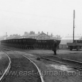 Dock top in 1952, Barclays Bank now occupies the site of the leading wagons. The two men would stop traffic when wagons were about to cross road.
Golden Lion at left, Noahs Ark (now closed) and North Railway St at centre, what remained of Rutherfords Buildings at right.