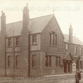 Seamen's Mission on dock top facing onto South Crescent, newly built bin 1908.