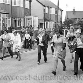 Queen Elizabeth's Silver Jubilee 1977.
Doreen Avenue Street Party