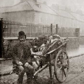 Cartman in Hendon.
A rather whimsical looking rag and bone man who has selected a suitable neighbouhood for business. In the early 1900s streets resounded to different street traders vying for business and their individual cries were their trademarks.
Photograph Norman Kirtlan, information from Len Charlton.