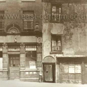 The Grey Horse, directly opposite the Saddle Inn in High St,  was originally called the Cock Inn. The adjacent door leads to Fighting Cock Lane. Cock fights, dog fights and bull baiting were very popular entertainments in the area.
Information from Len Charlton.
N Kirtlan