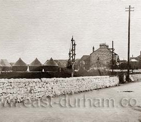 Farm on Mill Bank. The main Sunderland-Newcastle railway line ran under Mill Bank and a set of signal gantries is visible on this photo with a station just off Mill Rd. The Fulwell area was originally largely into farming but during the 1900s it rapidly became residential.
Photo N Kirtlan, information Len Charlton.