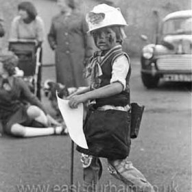 Grants Crescent SilverJubilee Party 1977.
Children's fancy dress competition.