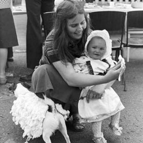 Grants Crescent SilverJubilee Party 1977.
Little Bo Peep.