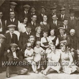 Freddie Palmers Yard, c 1930?   
Duke of Wellington, South Railway St.