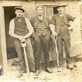 Jim Robson at right, born 1875, others not known.