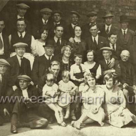 Freddie Palmers Yard,  Duke of Wellington, 8 Railway St.
Frederick Fell Palmer became landlord of The Duke of Wellington sometime between 1902 and 1910, he was still there in 1925 but gone by 1929.
!n 1914 he was a Seaham Town Councillor.
Photograph probably 1920s