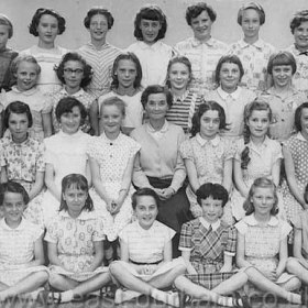 Low Colliery School, Mrs Whitwell's class, date not known.
Photograph and info from Les Alexander.