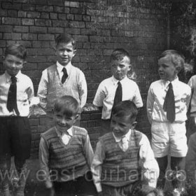 St Mary Magdalen's, Vane Tce 1951
Back Row, L to R; ?, ?, ?, ?, Brian Andrews, ?.
Front Row; ?, David Punshon, ?.