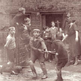 Ginns Buildings, South Terrace near the Edinburgh and Castle public house in the 1920s
Freddie Firth first left, Gerry Berry 3rd left, Tom Kennedy (cap in middle),Michael Whitehead centre facing, Leo Whitehead facing at right