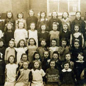 Dawdon Junior Girls School, Standard 3 in 1921.
Photograph from B Oliver