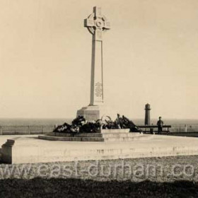 WW1 Memorial on Terrace Green, cannon to left, old lighthouse to right c 1920