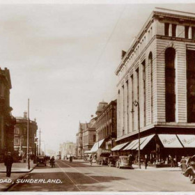 This photograph of Borough Road is taken from the diagonally opposite corner and depicts 'Binns' departmental store which would later be bombed during the Second World War.