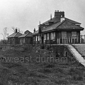 Derelict Station with Station Hotel behind prior to demolition in 1971.