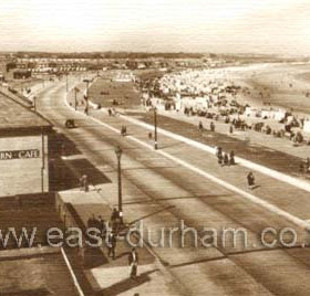 Seaburn Cafe and beach looking north.