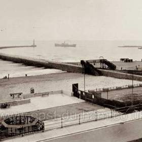 The new pier at Roker in 1905