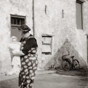 Elizabeth Shaw, nee Owen with baby Elizabeth c1948 at Pacific Farm Seaton.
Photograph from Bill Shaw