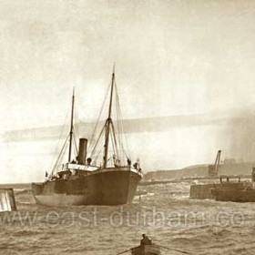 Londonderry ship SS Viscount Castlereagh entering dock in 1900.