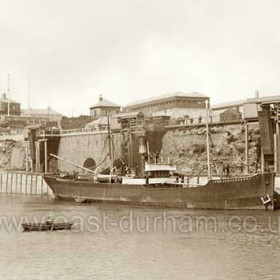 SS "Lord Londonderry" taking on coal 6 / 8 / 1903