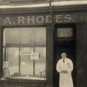 Arthur Rhodes was trading as a hairdresser at 7 Hunter's Buildings from sometime between 1910 and 1914 until sometime after 1938.