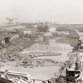 Building new South Dock in 1901.