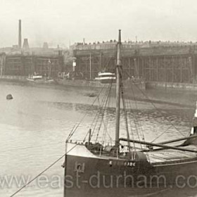 South Dock the ship in the foreground is the Edenside and the one under the staithes the Hatching  c 1930?
Bottleworks to left, Foundry to right, Pilot Row (Terrace) between.