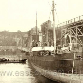 Loading at the north wall of the South Dock in the 1920s/30s