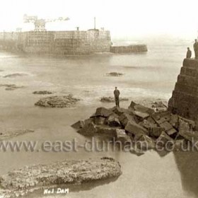 Number 1 Dam. 
Construction of Entrance Cofferdam April 1902.