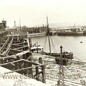 Coal staithes under construction, South Dock 5 May 1905.