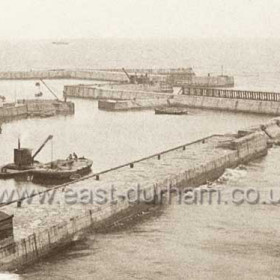 Detail from previous SDk 061 showing old South Dock in remarkably good condition.
The steam crane at the end of the South Pier was used for dredging dock entrance.