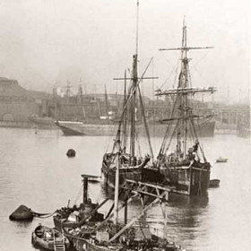 Detail from SDk 009.
6/11/1905, sailing ships and the dredger in the new South Dock.