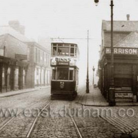 Circle line, no other information.
John Taylor adds " Circle line - Picture taken in Hylton Road, west of Mountain Daisy pub looking towards city centre."