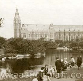 Mobray Park Lake with Victoria Hall behind.