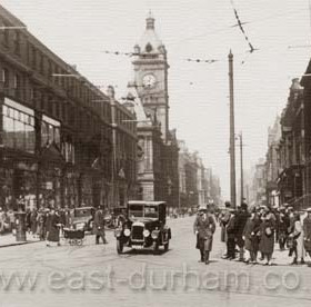 Looking up Fawcett St in the 1920s. On the right Binns Store has reached the corner but on the left the Sunderland Gas Company showrooms still holds the corner site. These showrooms were illuminated by some 10 large brass lanterns hanging outside the big windows (six are visible) . Being gas they provided heat as well as light and so were placed outside but in the 1930s the Gas Company gave in and converted the lanterns to electricity. Eventually Binns bought the site to occupy both corner blocks, the left block extending to the town hall and giving Binns a commanding presence in Fawcett St.
Information from Len Charlton.