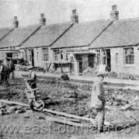 Building Portland Avenue, Deneside in 1929. The houses were finished and occupied long before the roads were laid. Deneside was originally known as Carr House Estate after Carr House Farm.