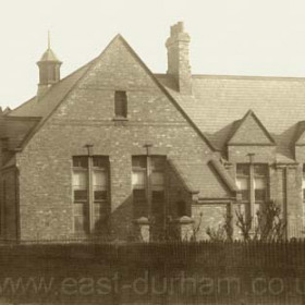 Viceroy St Infants School 11/7/1906. As the surrounding slum streets were demolished in the 1960s the number of pupils fell until in 1972 there were only 23 and the school closed. The school was then used as a Teachers' Centre for several years. Demolished 1988. 
Built in 1898 it was damaged by a German landmine on the 16th of May 1943. In the same air-raid 113 houses and the Presbyterian Church were completely demolished 1120 other buildings damaged, 33 killed and 147 injured.